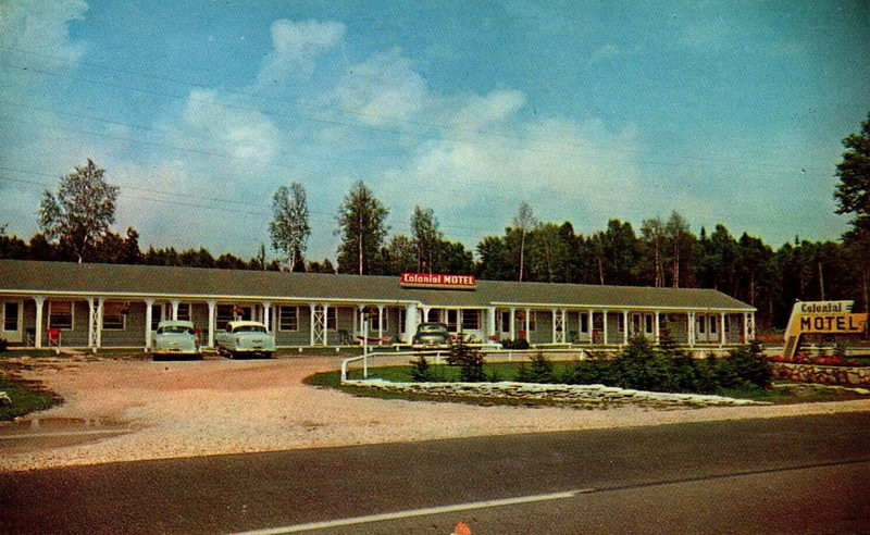 Colonial Motel - Vintage Postcard